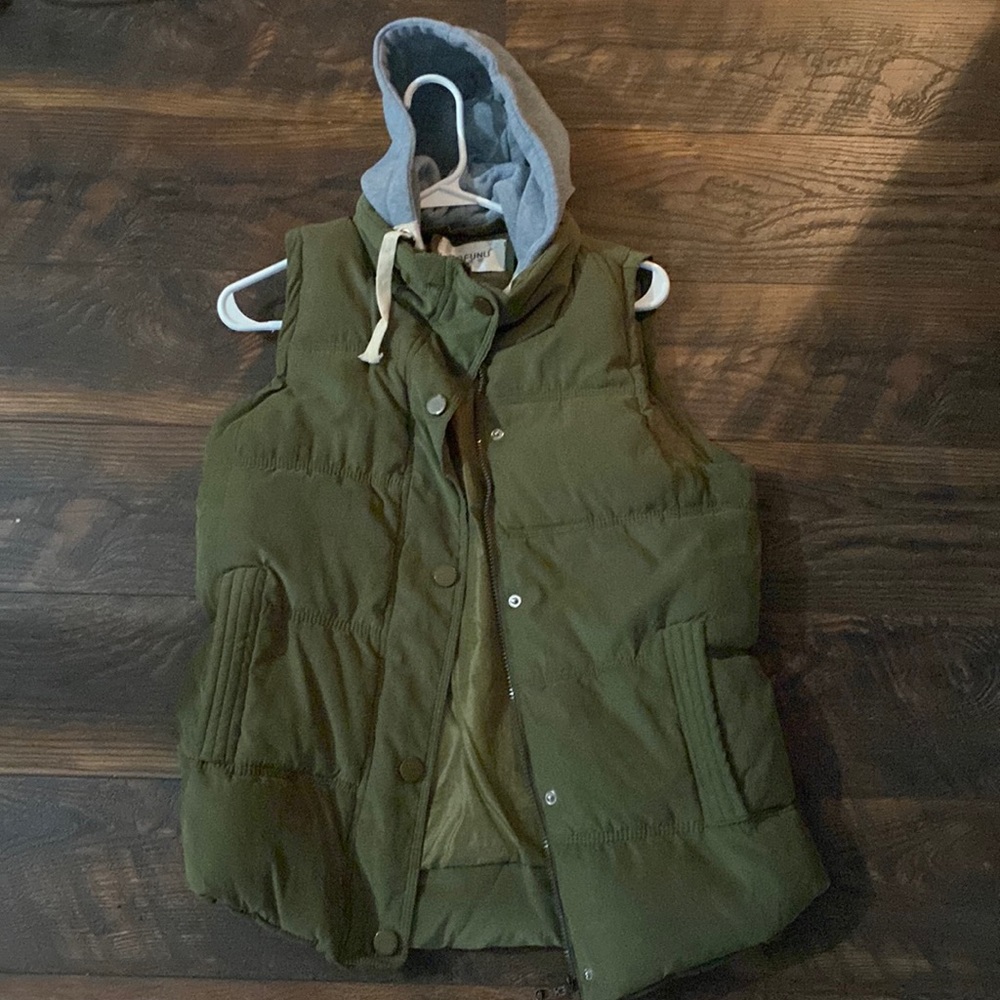 Kafunu hooded vest